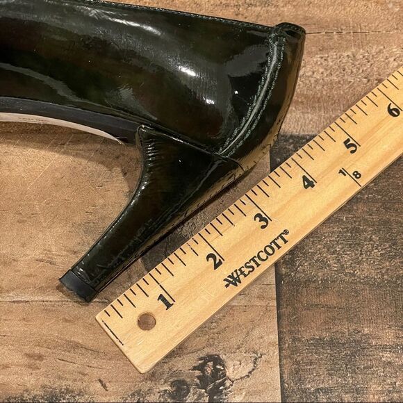 Stuart Weitzman Chesterfield Dark Green Patent Leather Heels With Bows Size 6 - Picture 10 of 11